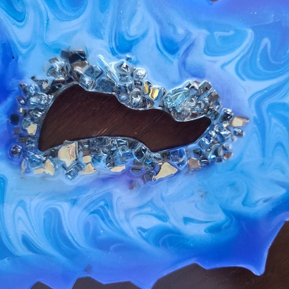 I've got the blues!  Beautiful blue geode looking for a forever home. - Picture 3 of 4
